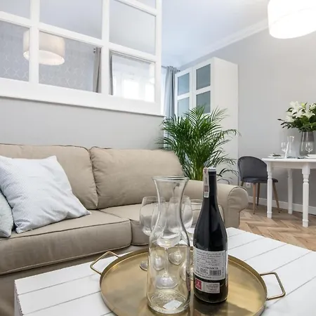 Nearto Old Town Kraszewskiego Street كراكوفيا